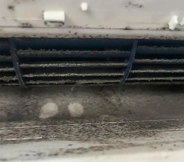 荷塘空调吹的风有股烧焦味是怎么回事